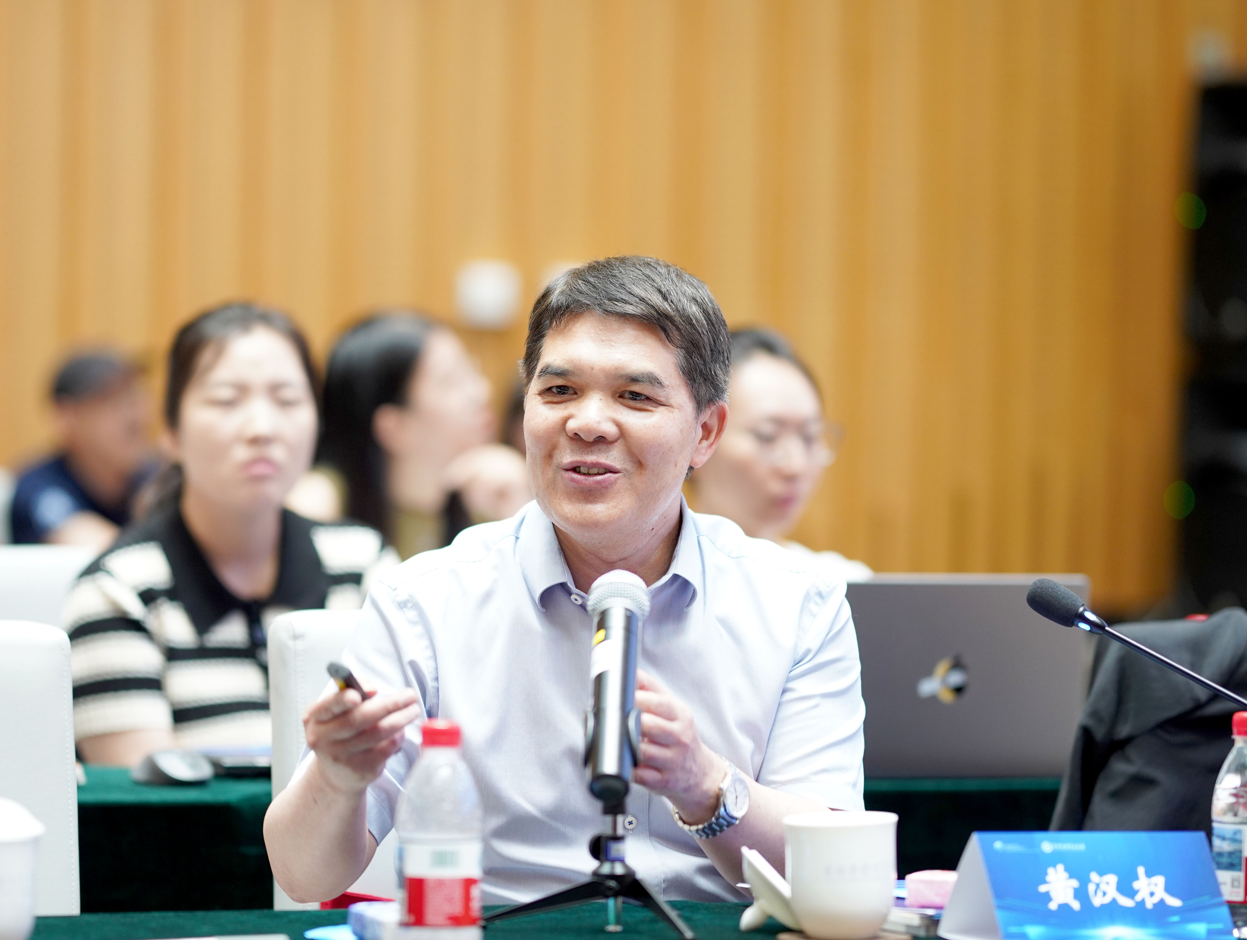 黄汉权.JPG